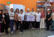 DIF Cuautlancingo entrega equipamiento a comedor escolar en Almecatla