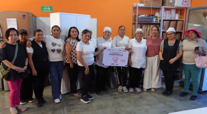 DIF Cuautlancingo entrega equipamiento a comedor escolar en Almecatla