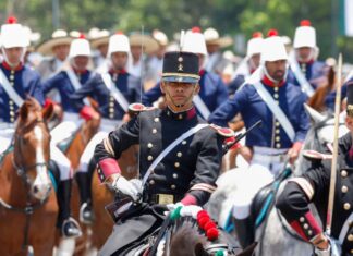 Desfile del 5 de Mayo recupera recorrido tradicional