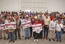 Omar Muñoz entrega 31.9 toneladas de fertilizante y semillas en Cuautlancingo