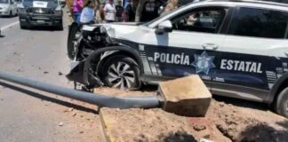 Patrulla embiste a ciclista en Tehuacán; vecinos retienen a oficiales