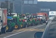 Campesinos protestan con tractores en carretera México–Veracruz