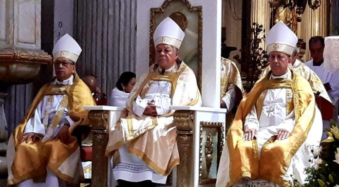 Catedral de Puebla celebra el lavatorio de pies y ritos del Jueves Santo