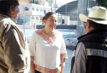 Laura Artemisa promueve trabajo comunitario en Azumiatla