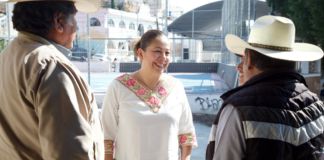 Laura Artemisa promueve trabajo comunitario en Azumiatla