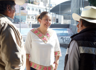 Laura Artemisa promueve trabajo comunitario en Azumiatla