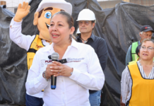 Laura Artemisa supervisa pavimentación en la avenida 20 Sur