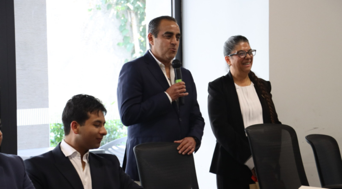 Mauricio Céspedes encabeza taller con estudiantes de la UPAEP