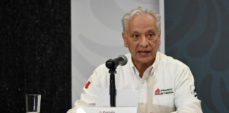 PEMEX separa a tres funcionarios por derrame en el Golfo de México
