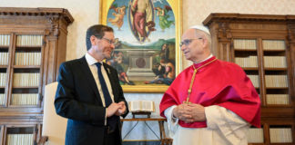 Papa León XIV pide a retomar canales diplomáticos en Medio Oriente