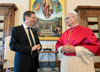 Papa León XIV pide a retomar canales diplomáticos en Medio Oriente