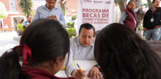 Reciben habitantes de San Martín Texmelucan información de los programas de Bienestar