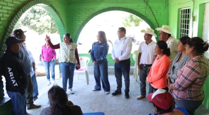 Pável Gaspar recorre la Mixteca para encabezar asambleas de Obra Comunitaria