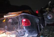 Camión impacta contra camionetas en Vía Atlixcáyotl