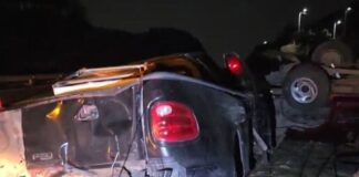 Camión impacta contra camionetas en Vía Atlixcáyotl