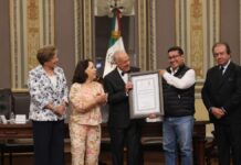 Congreso reconoce a Fernando García por contribuir a conservación de autos antiguos