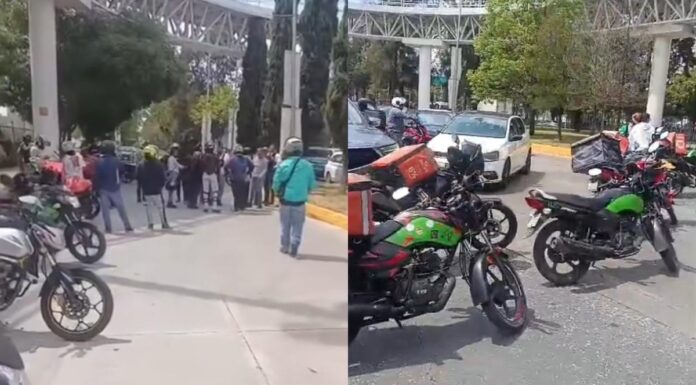 Repartidores bloquean el Niño Poblano tras agresión a un compañero