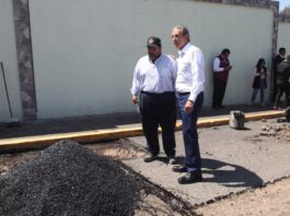 Pepe Chedraui supervisa bacheo en Calzada del Ejército Mexicano