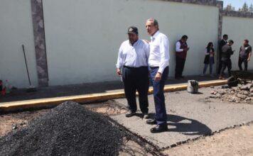 Pepe Chedraui supervisa bacheo en Calzada del Ejército Mexicano