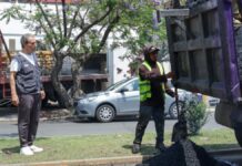 Supervisa Pepe Chedraui trabajos de bacheo en El Mirador