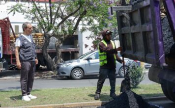 Supervisa Pepe Chedraui trabajos de bacheo en El Mirador