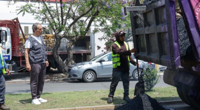 Supervisa Pepe Chedraui trabajos de bacheo en El Mirador