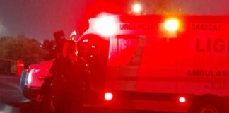 Trabajador lesionado tras caída desde estructura en Puebla