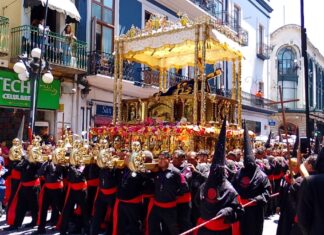 Más de 195 mil fieles acompañan la procesión de Viernes Santo en Puebla