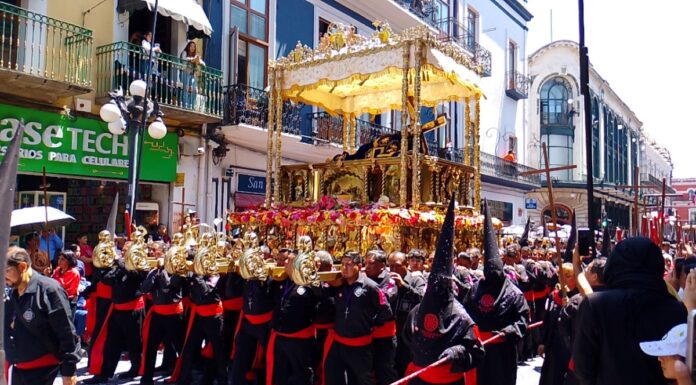 Más de 195 mil fieles acompañan la procesión de Viernes Santo en Puebla