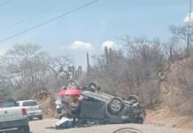 Un lesionado tras volcadura en la San Juan Ixcaquixtla–Acatlán