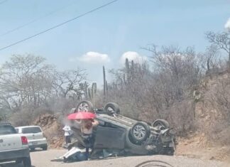 Un lesionado tras volcadura en la San Juan Ixcaquixtla–Acatlán