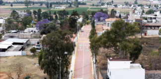 Lupita Cuautle entrega adoquinamiento en la calle Xicotepec de Juárez