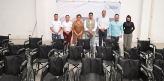 Omar Muñoz entrega 73 aparatos a personas con discapacidad