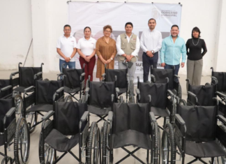 Omar Muñoz entrega 73 aparatos a personas con discapacidad