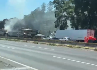 Grupo armado vandaliza obras en la autopista México-Puebla