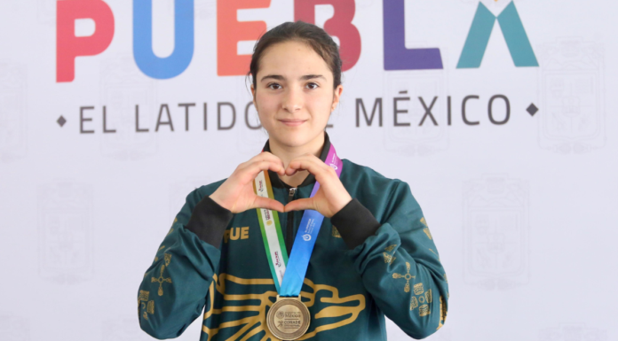 Reconocen a atleta poblana por oro en Olimpiada CONADE 2026