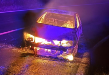 Incendio consume automóvil en carretera Teziutlán–Tlapacoyan