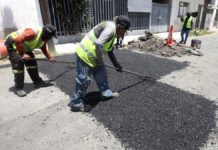 Intensifican trabajos de bacheo en vialidades del Barrio El Refugio
