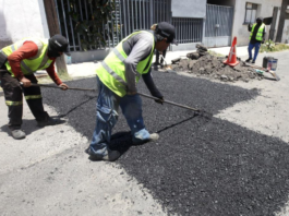 Intensifican trabajos de bacheo en vialidades del Barrio El Refugio
