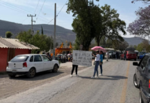 Protesta por invernaderos mantiene bloqueada la México–Veracruz