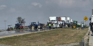 Manifestantes bloquean el Arco Norte y afectan tránsito en ambos sentidos