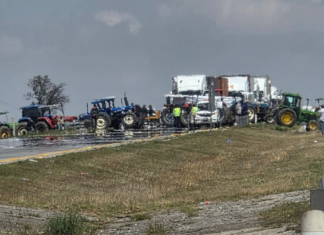 Manifestantes bloquean el Arco Norte y afectan tránsito en ambos sentidos