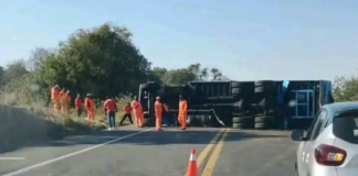 Volcadura de camión de carga cierra la Tlaxco–Tejocotal