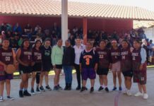 Bety Sánchez inaugura techado de cancha de basquetbol en Otlatlán