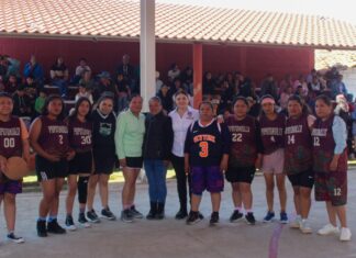 Bety Sánchez inaugura techado de cancha de basquetbol en Otlatlán