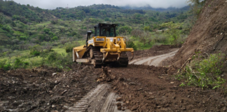 Gobierno del Estado reconstruye tramo carretero en Pahuatlán