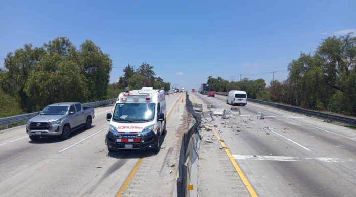 Choque en la Puebla-Orizaba ocasiona cierre y daños materiales