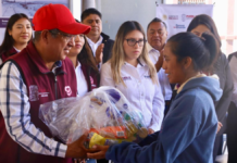 SEDIF Puebla entrega despensas a recicladores del Centro Histórico
