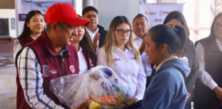SEDIF Puebla entrega despensas a recicladores del Centro Histórico