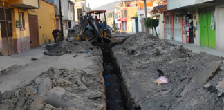 Rehabilitan drenaje en calle Mariano Escobedo de Texmelucan